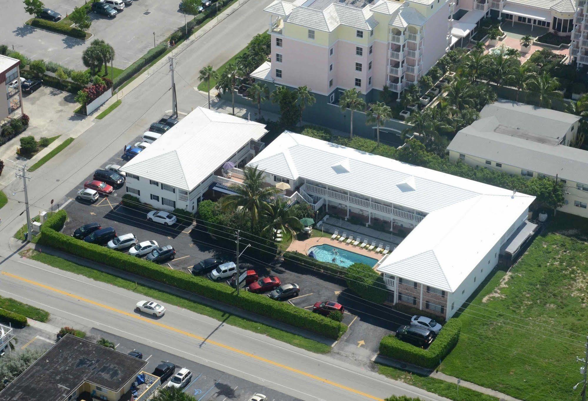 Carriage House Resort Deerfield Beach Exterior photo